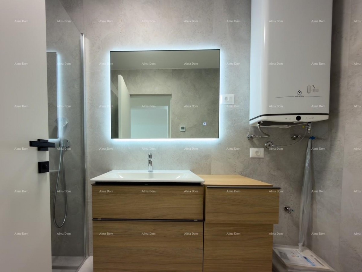 Vendita di appartamenti in edificio residenziale e commerciale con vista mare, centro di Umago! S3 12