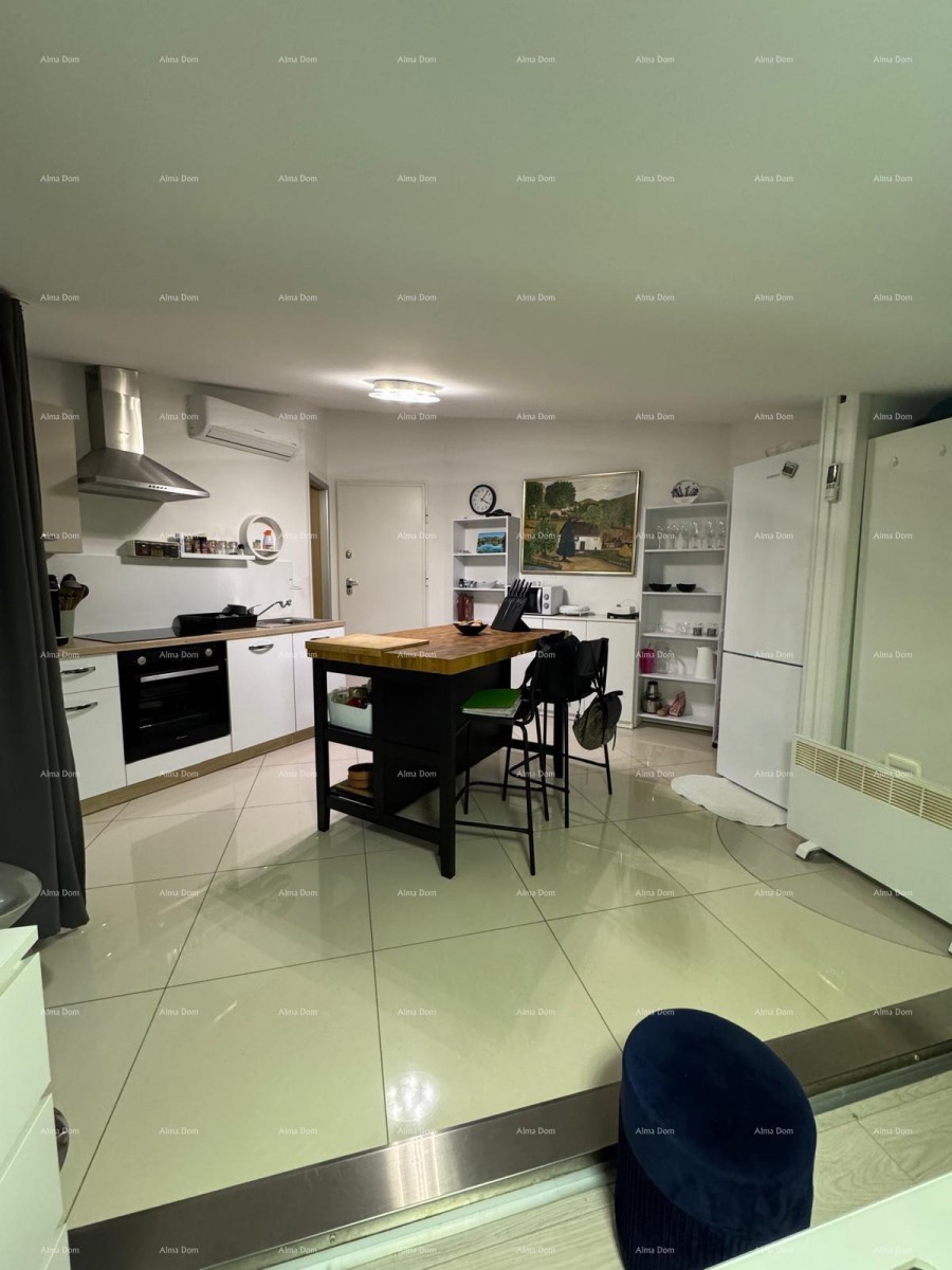 Novigrad, con una camera da letto. Edificio con ascensore. 1