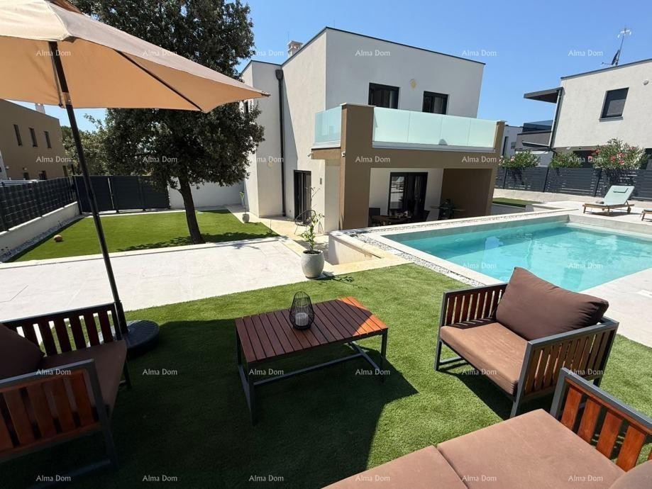 DVOETAŽNI APARTMA S PRIVATNIM BAZENOM IN VELIKO ZEMLJIŠČE – POREČ 2