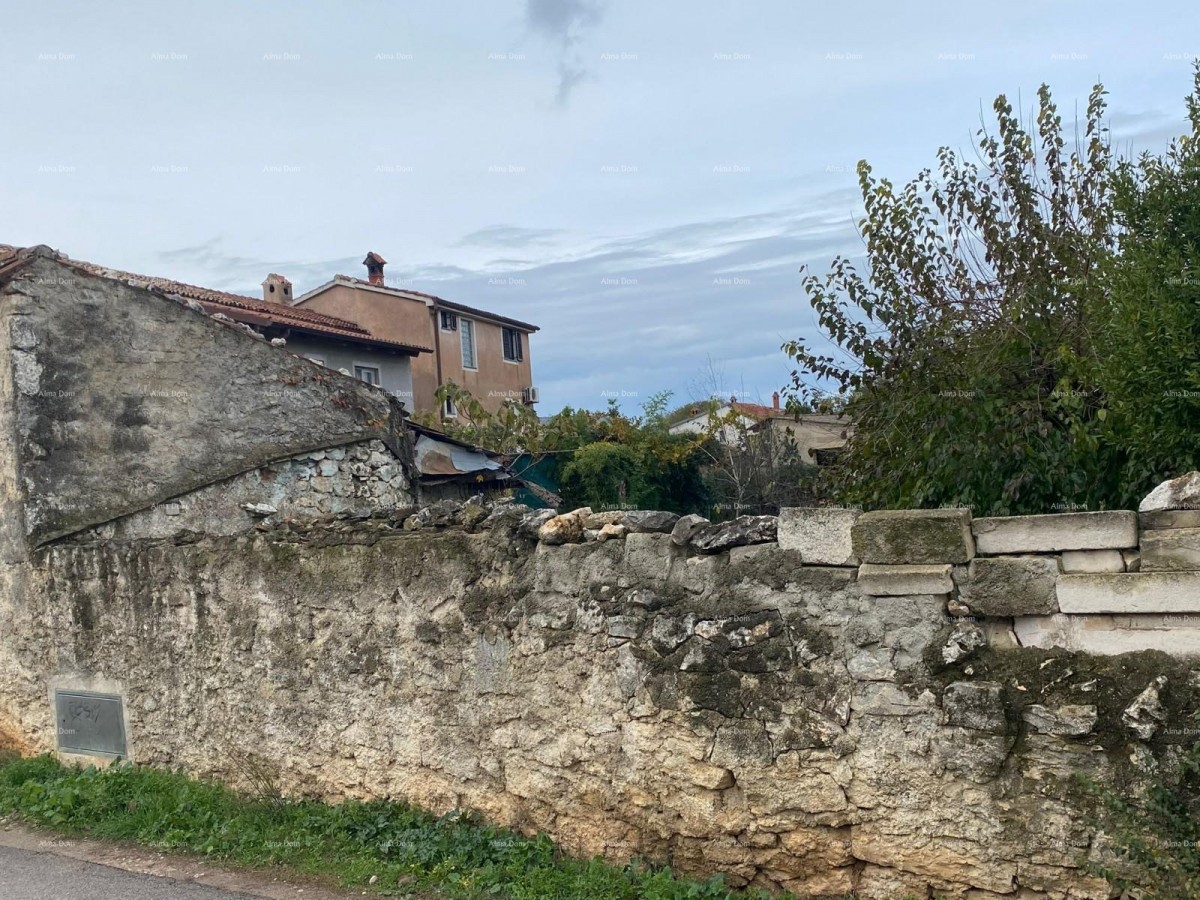 Prodaja dvojčka z gospodarskim poslopjem (manjša hiša) in zemljiščem, Pula! 3