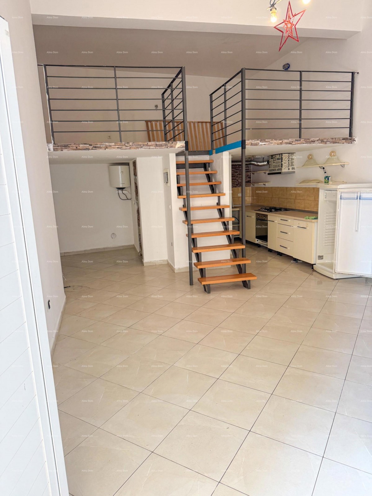 Stan s galerijom, Labin 1