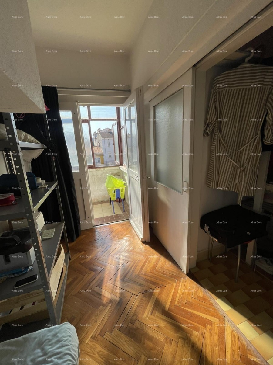 Pula, centar – Prostran trosoban stan od 76,38 m² s dvije terase 12