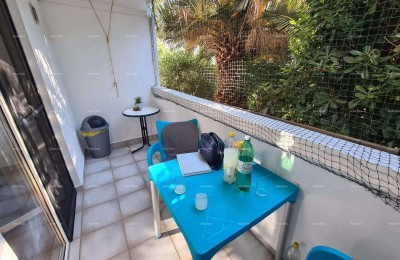 Prizemni apartman s lođom i bazenom. Medulin.