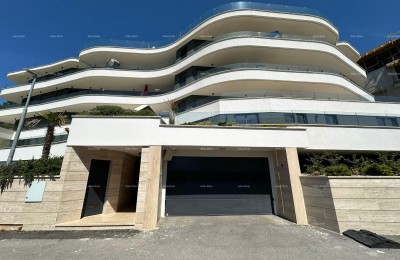 Luxurious and modernly equipped apartments in a residential building with rooftop swimming pools, Opatija!
