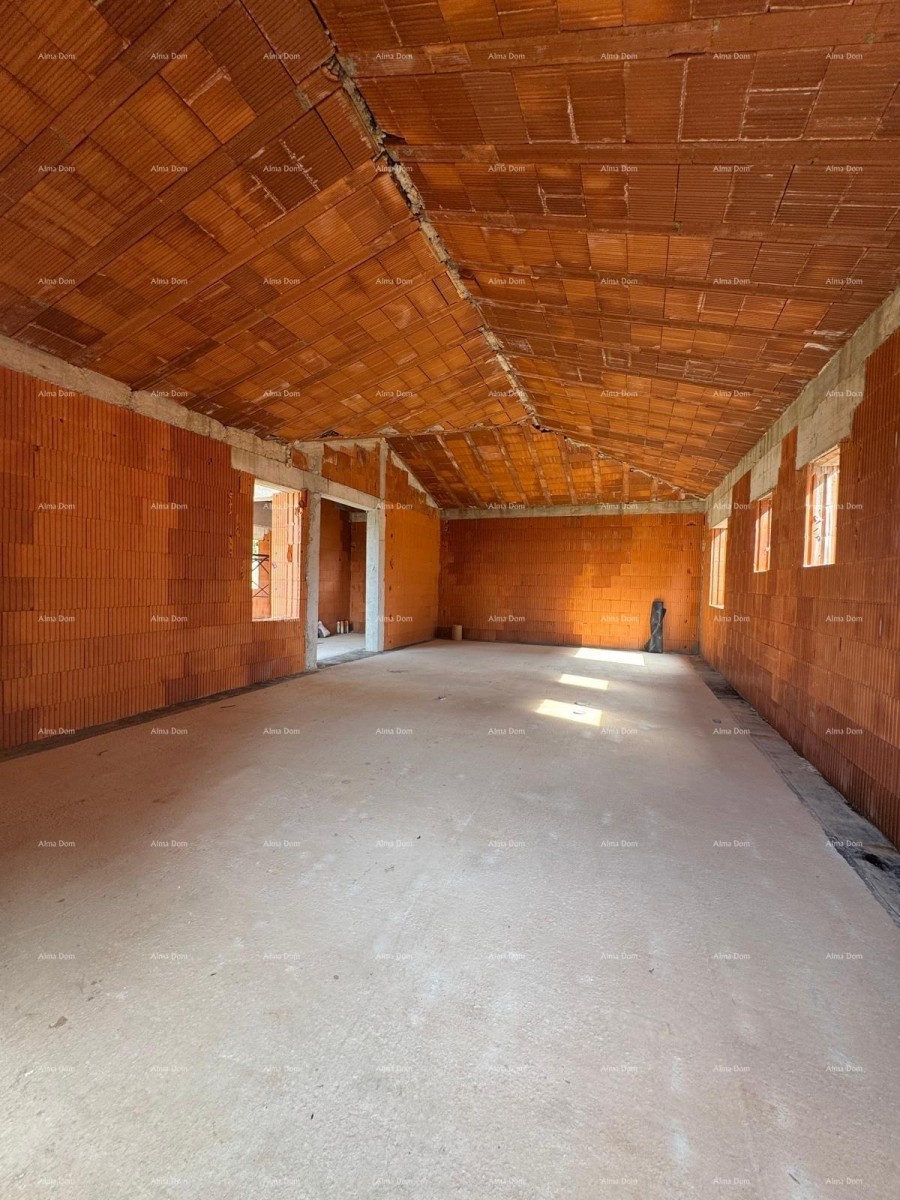 Продается одноэтажный дом с бассейном - в настоящее время в стадии 6