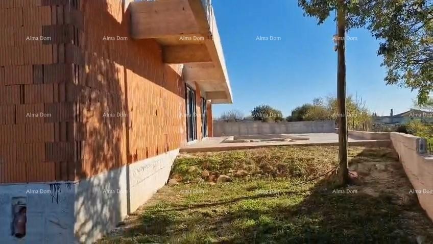 Kanfanar, moderna kuća u Roh-bau fazi 11