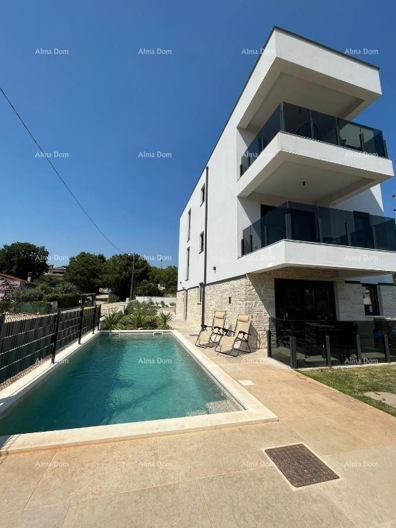 Современный дом с бассейном в Медулине 4