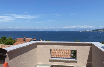 Umag, Crveni Vrh, house with three separate apartments