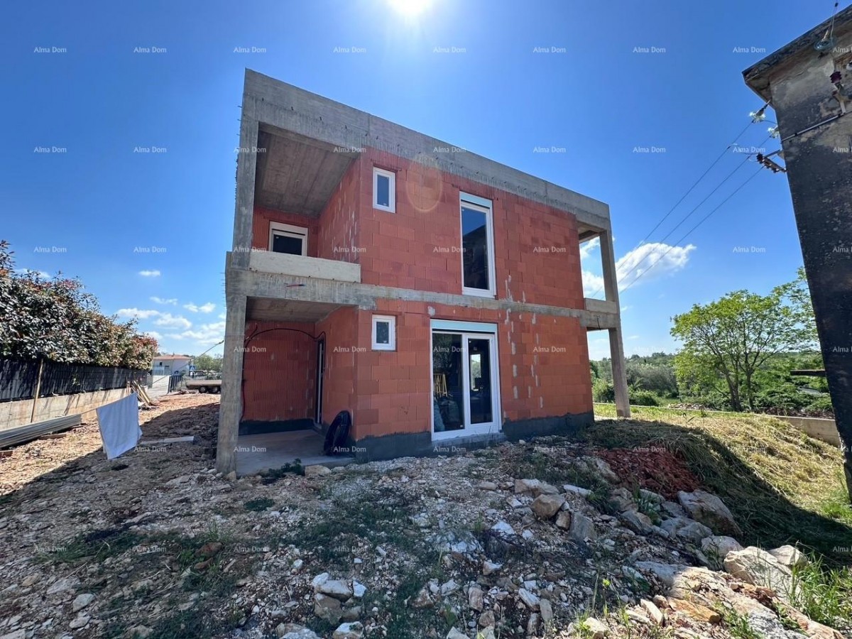 Umag.Продается сдвоенный дом на стадии черновой отделки 1