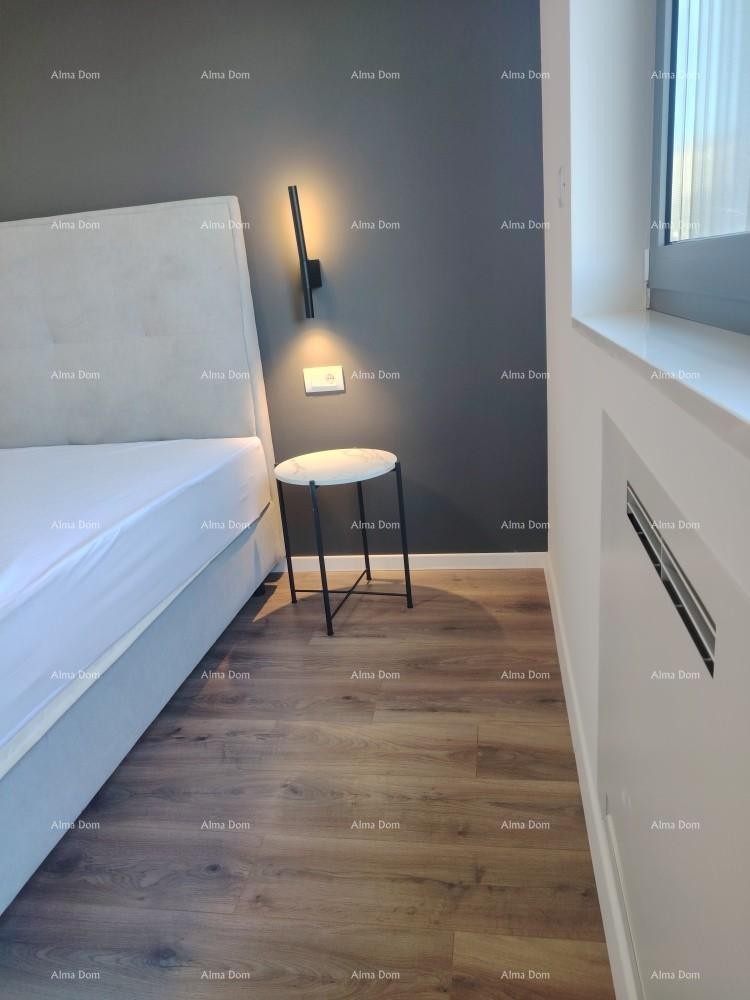 Eccellente appartamento trilocale con giardino e piscina, arredato 12