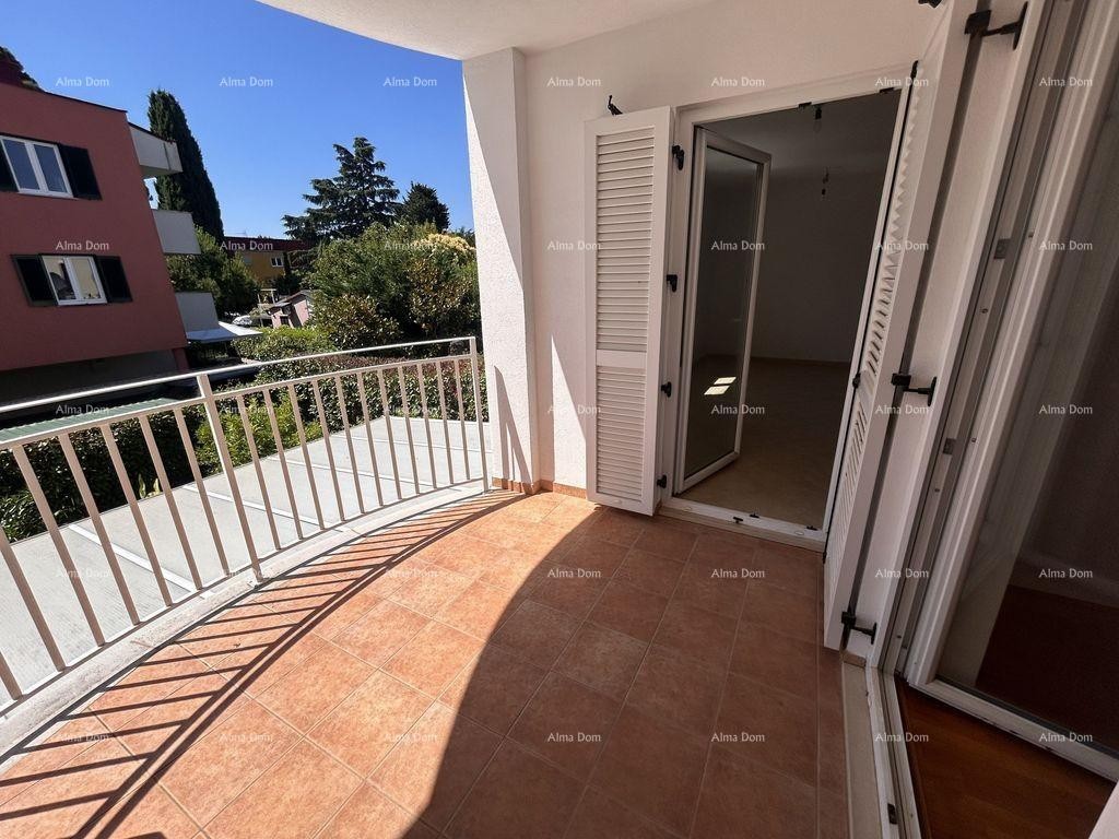 Novigrad – prostran četverosoban stan, 76 m², 200 m od mora i plaže Karpinjan 1