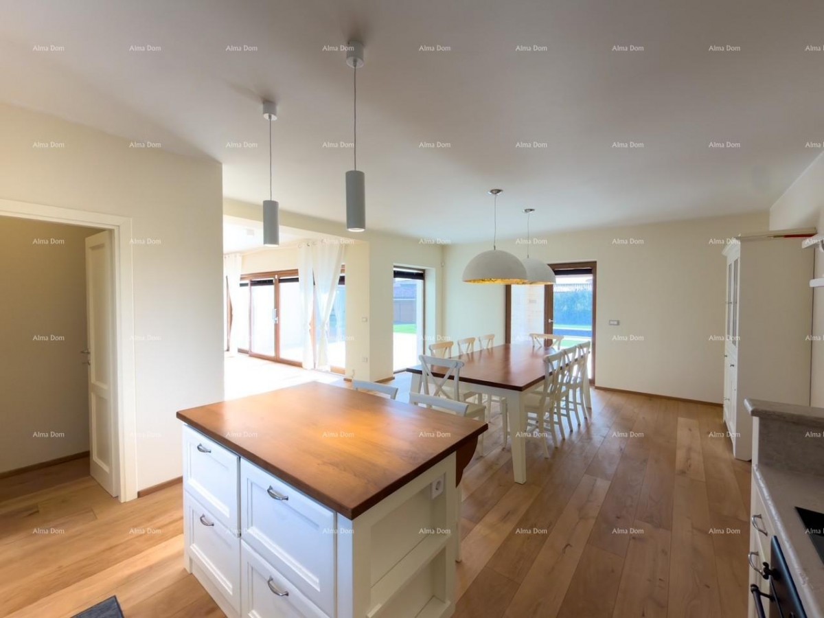 Vendiamo una villa con vista sui Brioni! 15