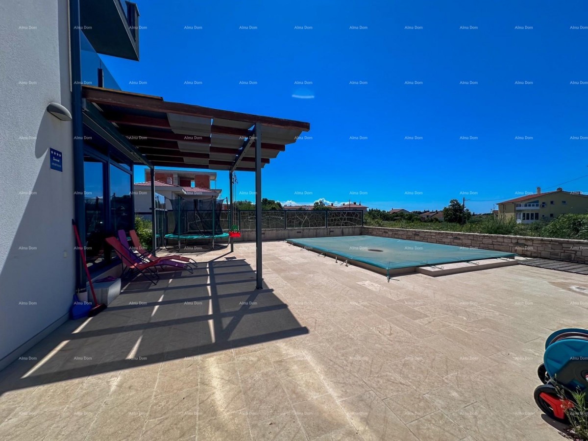 Продаем квартиру на первом этаже с собственным бассейном. Медулин 14