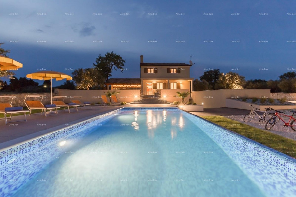 Fažana, detached house on a large plot of 1844 m2. View of the entire Fažana. 2