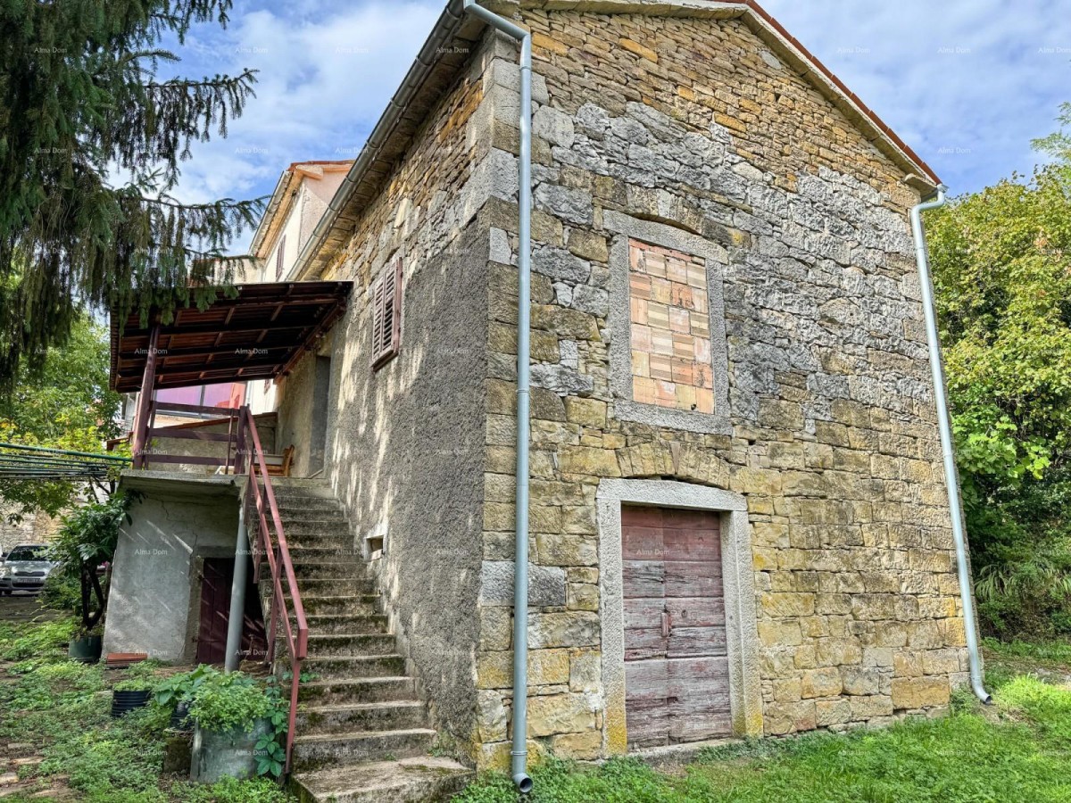 Продажа - каменный истарский дом с земельным участком, в небольшом населённом пункте, близ Бузета! 1