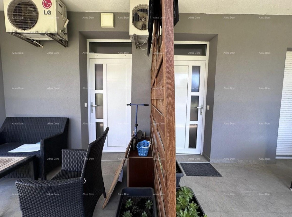 House with permission to build 4 apartments! 30