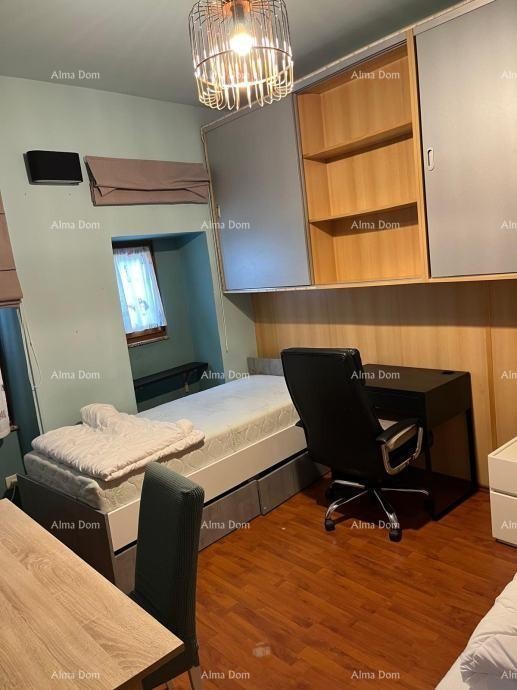 Poreč – Dekumanova ulica, pješačka zona. Prostrani i potpuno opremljeni stan na odličnoj lokaciji! 7