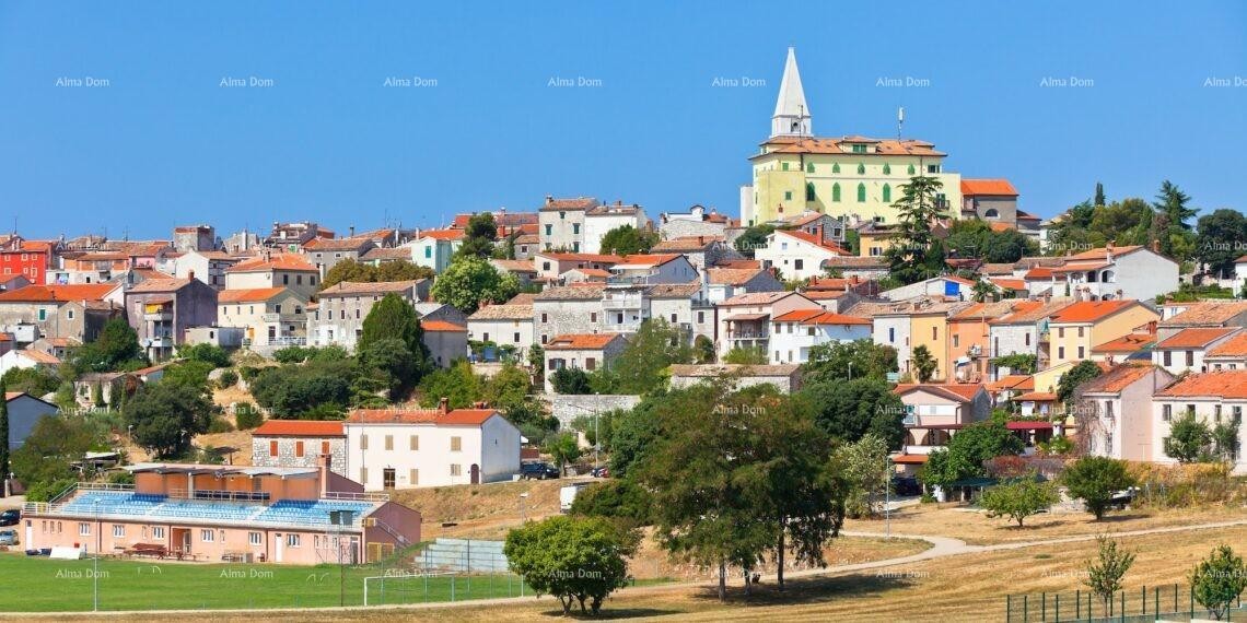 Prodaja- kamena kuća u nizu, u centru Brtonigle! 1