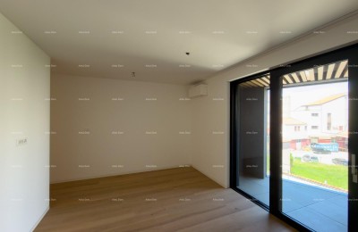 Vendita di appartamenti in edificio residenziale-commerciale con vista mare, centro di Umago! / S9