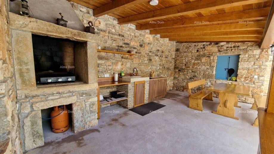 Sveti Lovreč, Čudovita kamnita vila z veliko parcelo 5