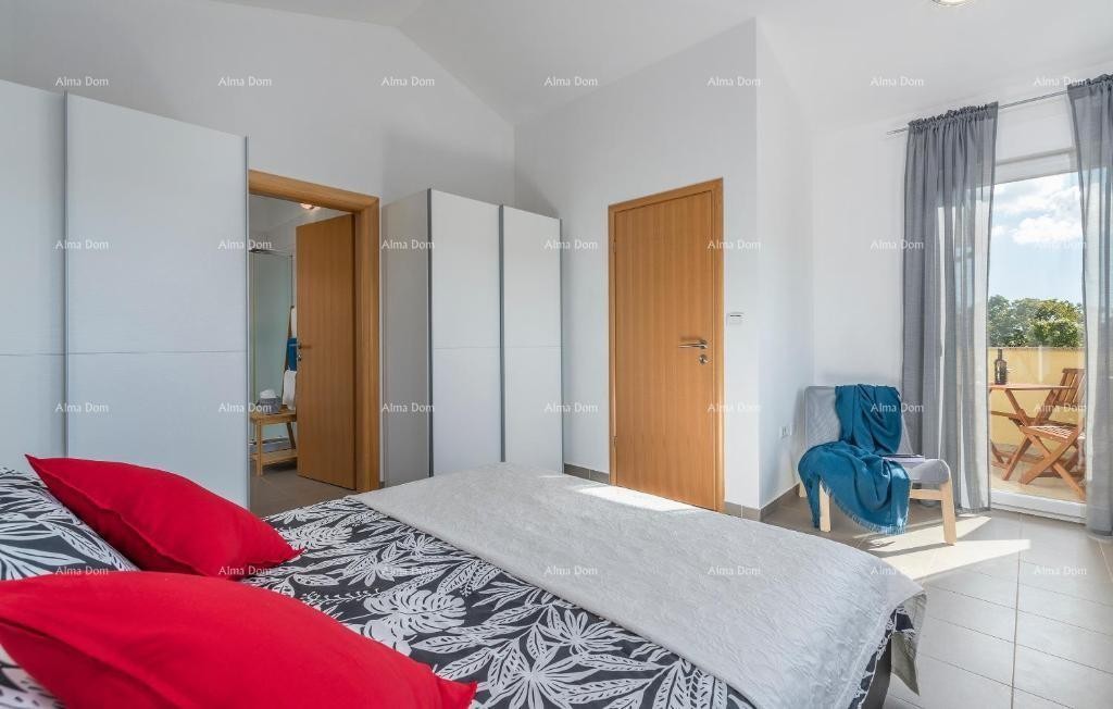 Počitniška hiša z bazenom in velikim vrtom 26