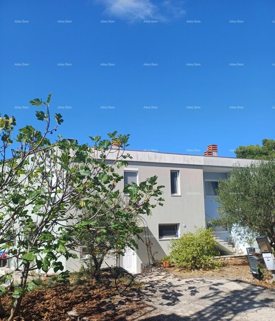 Prodaje se stan od 89 m2, Buje 1