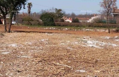 Terreno di 2765 m² in posizione tranquilla – Poreč