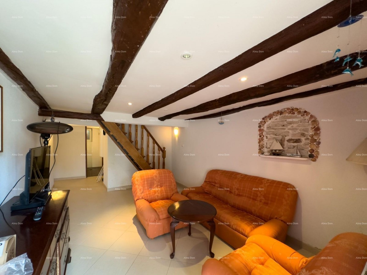 For sale: House in the center of Ližnjan! 2