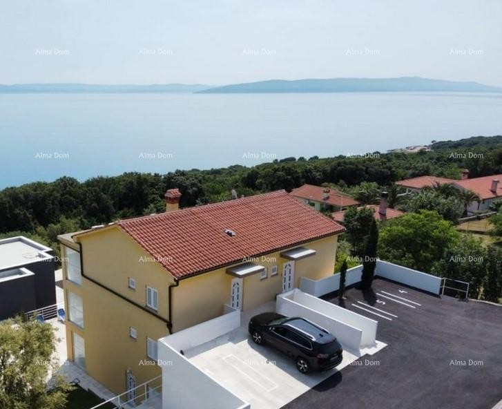 Raša, affascinante casa con appartamenti e piscina con vista panoramica sul mare 2