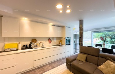 Prodajemo renoviran stan v Dugi Uvali!