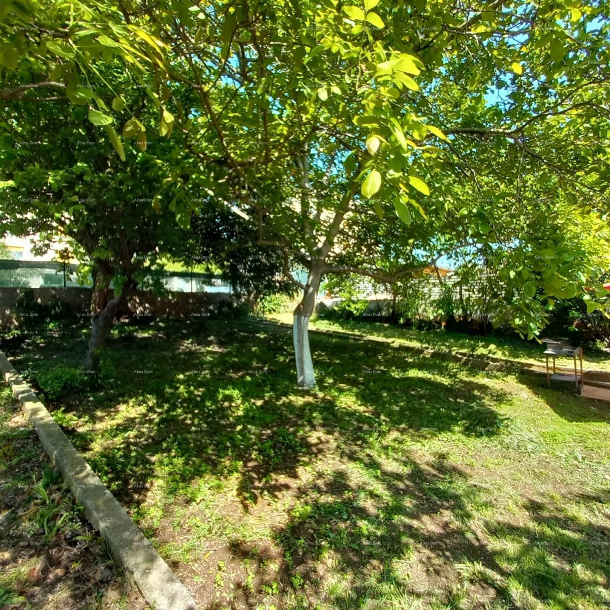 Пула Продается одноэтажный дом с большим садом и террасой 17