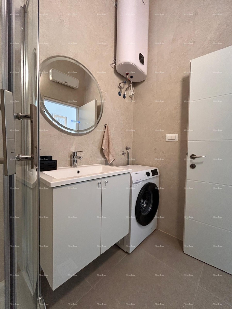 Dvosoban stan s pogledom odmah do mora 9