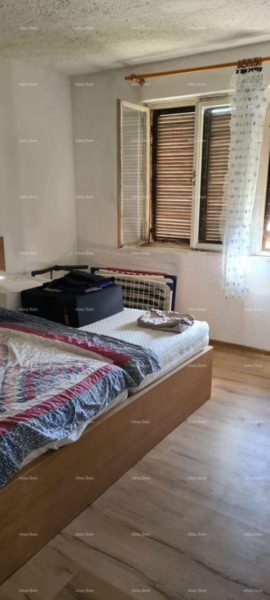 A detached house for renovation in the center of Rovinj is for sale 11