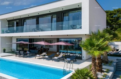 Villa moderna con vista panoramica sul mare a Medolino!