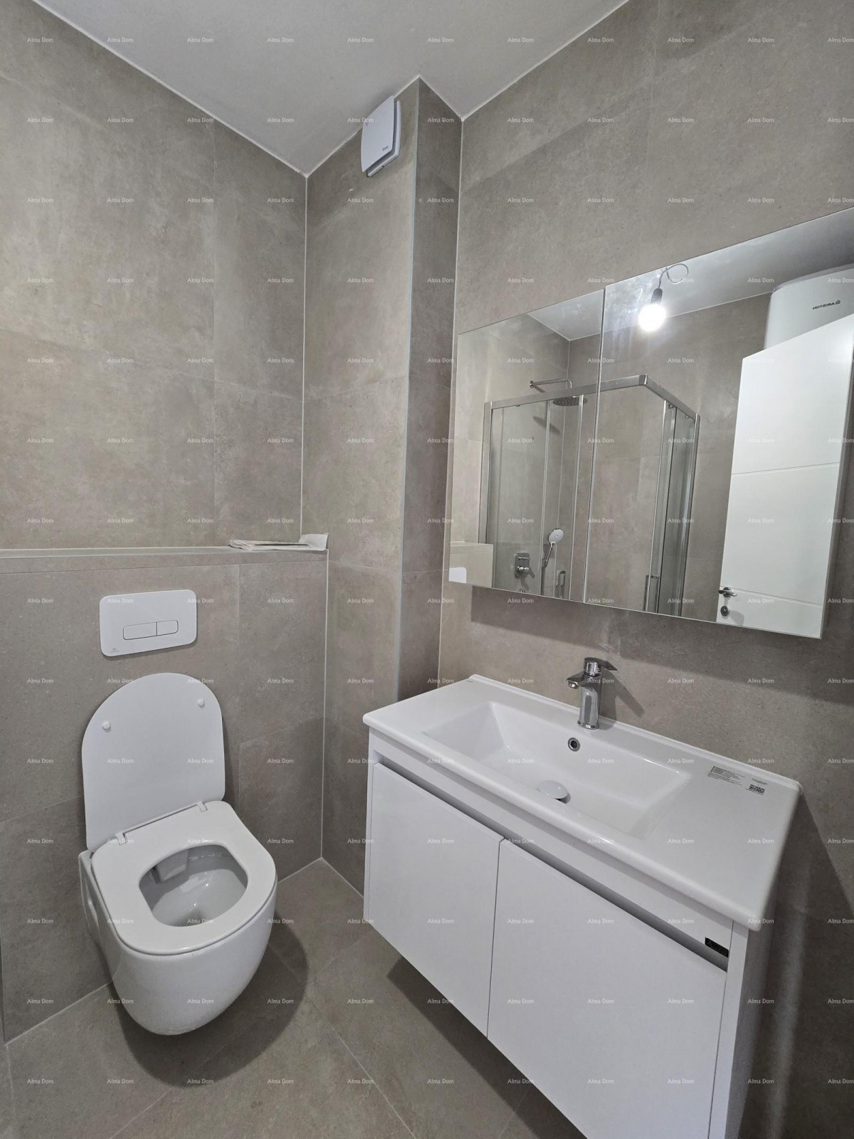 Novogradnja! Medulin! Prodaja. Dva nova objekta, 200 metrov do morja. Neposredna bližina hotela Medulin. 12