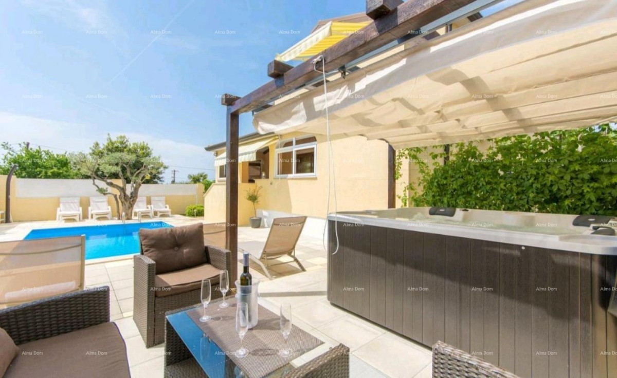 House with a Pool in Poreč! 4