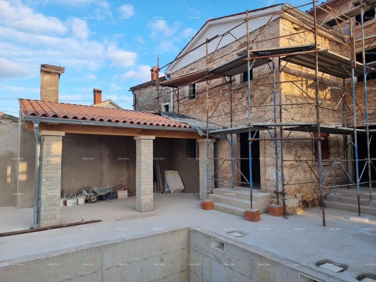 For sale: House under renovation – Žminj 1