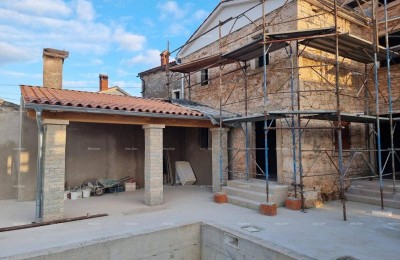 For sale: House under renovation – Žminj