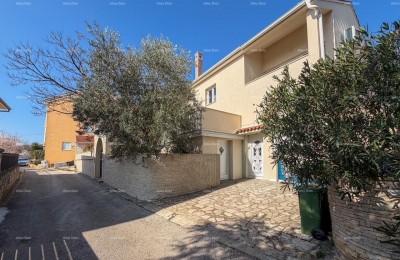 Ližnjan, renovated and fully furnished house with a garage and a cellar