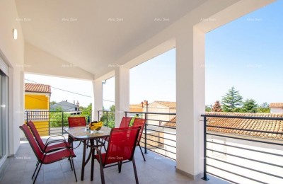 Sale of a two-story apartment with a large garden and garage, Ližnjan!