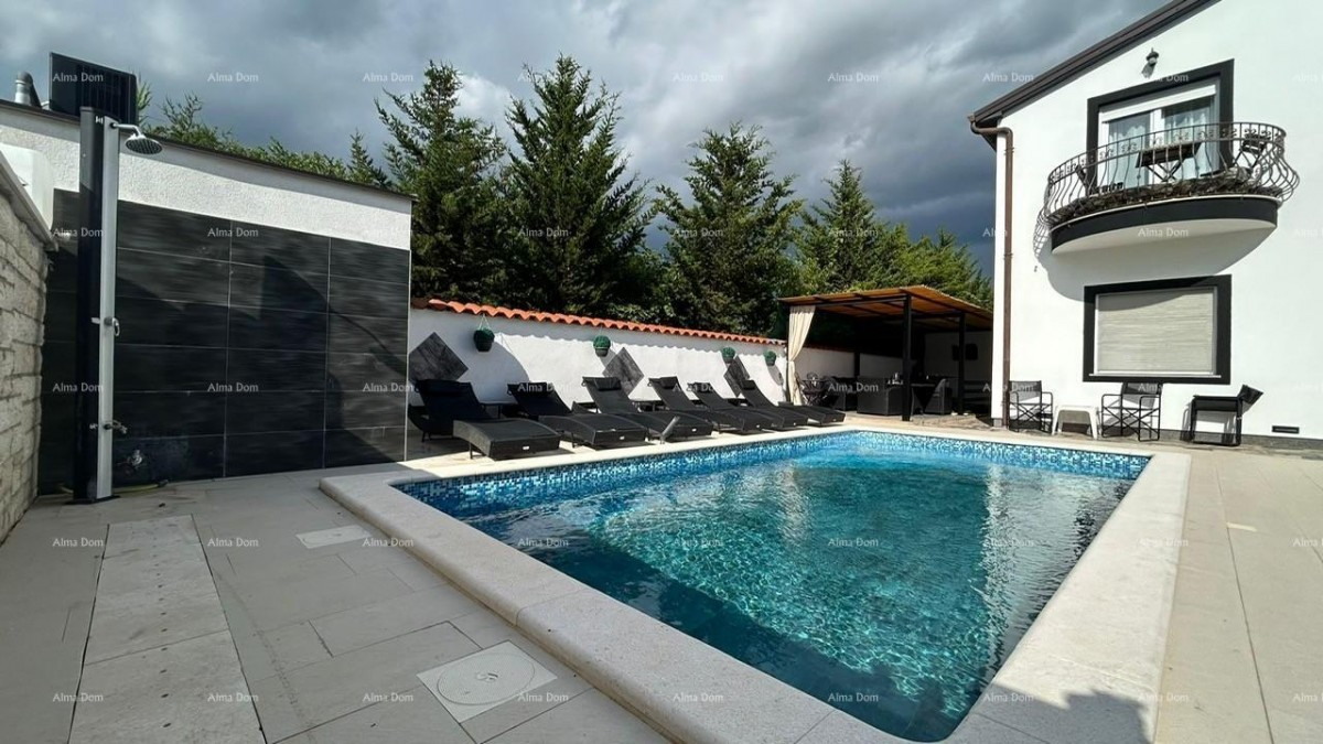 Prodajemo kuću sa više apartmana i bazenom. Pula Veli vrh. 3