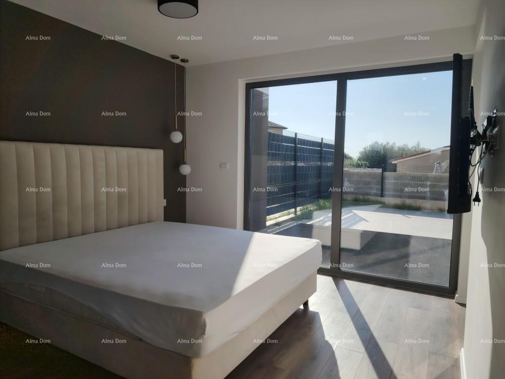 Eccellente appartamento trilocale con giardino e piscina, arredato 23