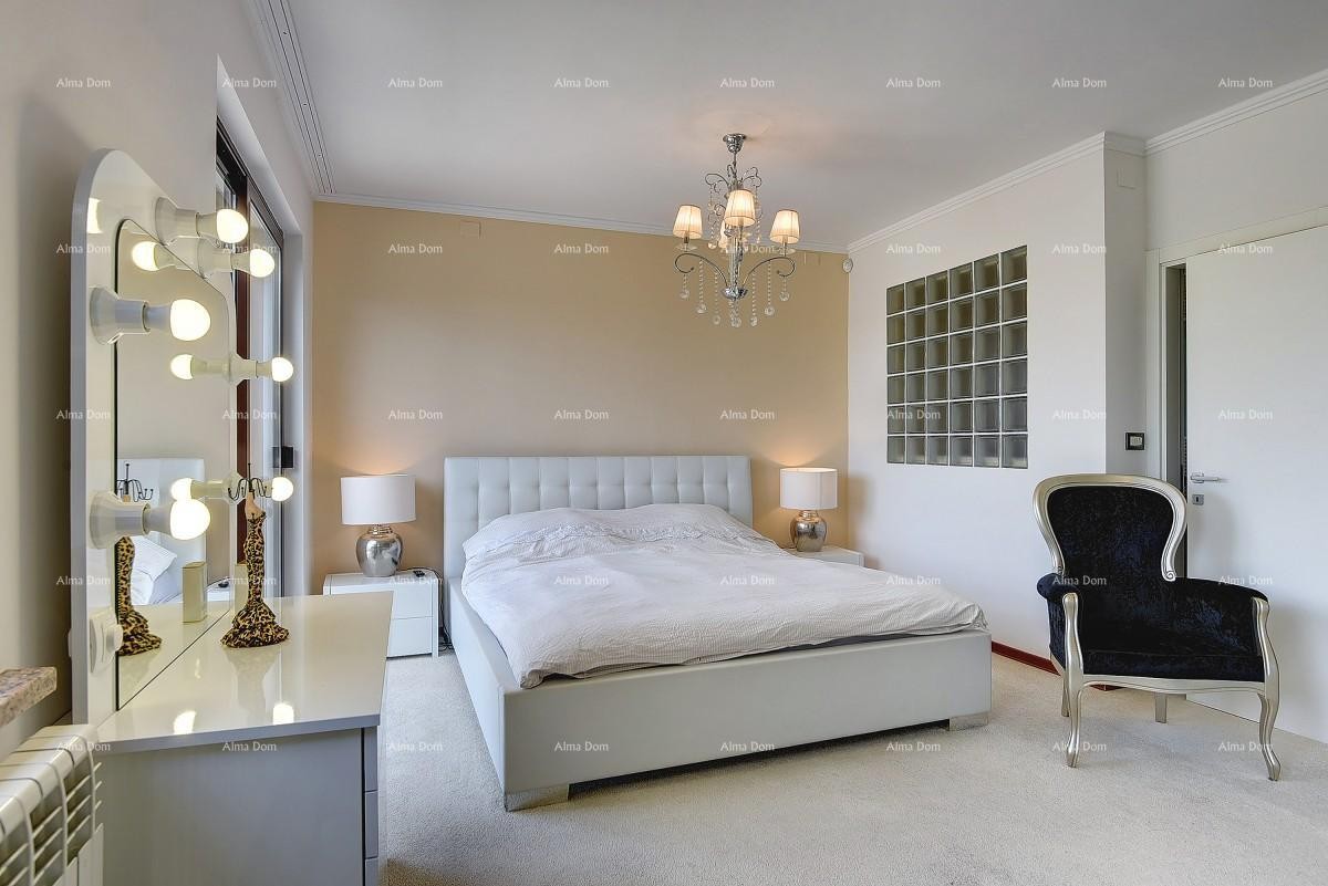 Prvi red do morja in plaže – hiša s bazenom in veliko okužnico, Pješčana Uvala! 18