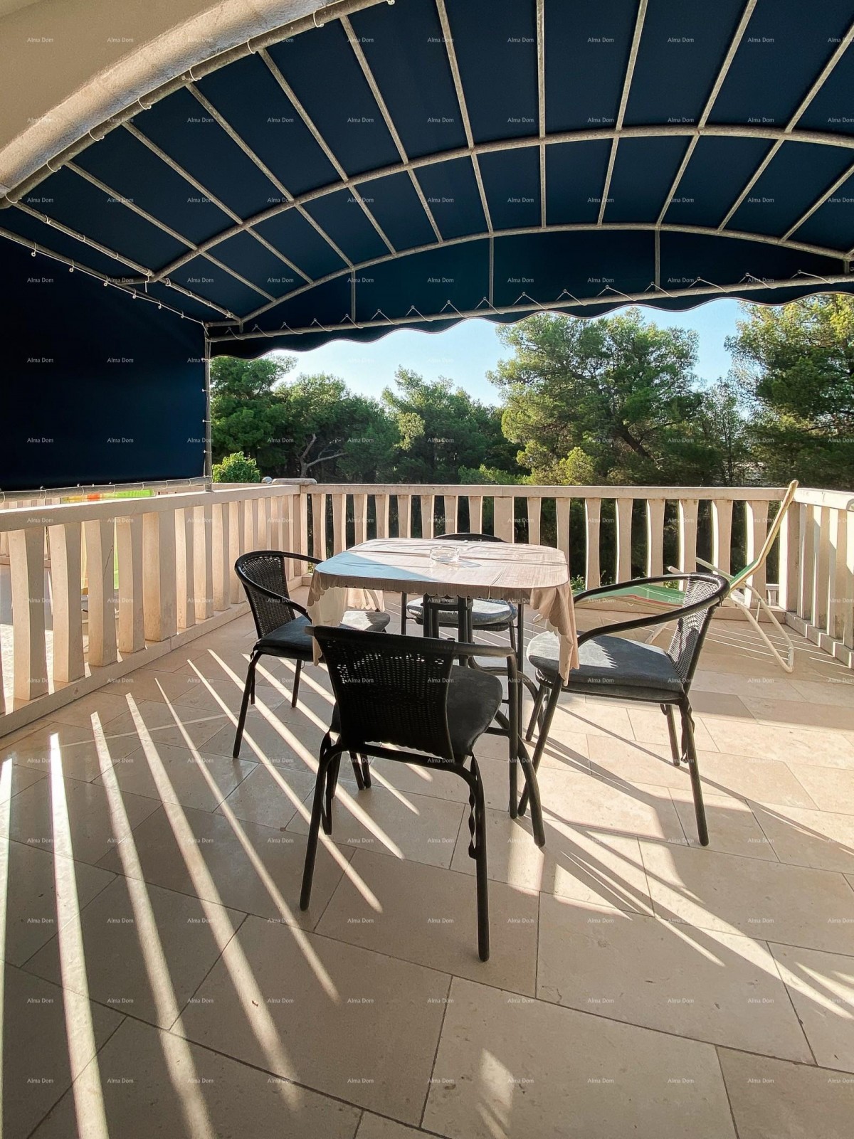 Lepa vila za prodajo na eni izmed najboljših lokacij v Supetru, otok Brač! 25