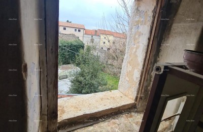 In vendita vecchia casa in pietra a Peroj