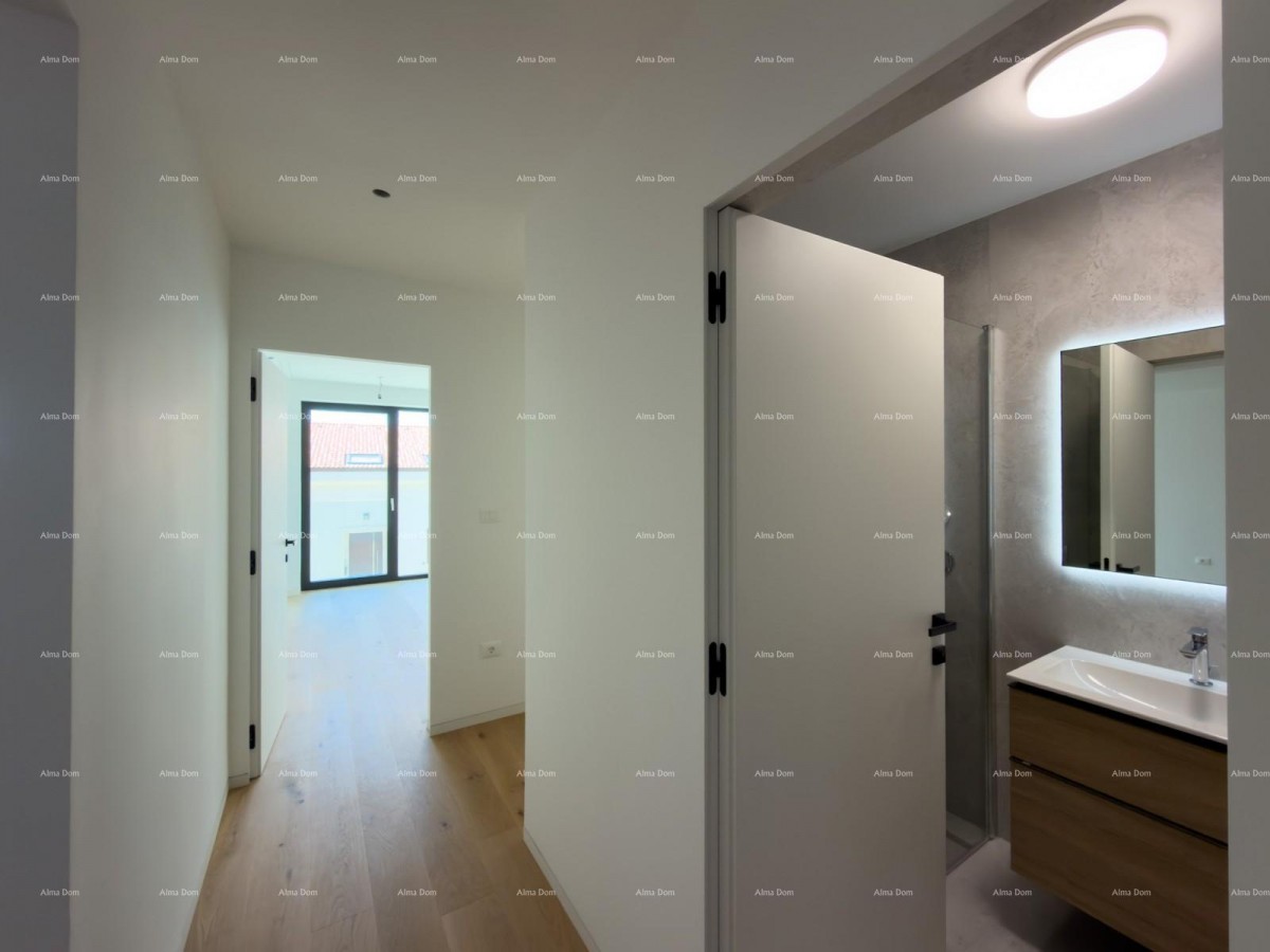 Vendita di appartamenti in edificio residenziale e commerciale con vista mare, centro di Umago! S3 11
