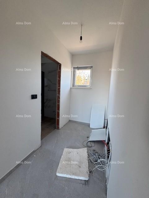 Šišan. Novozgrajena hiša z bazenom 22