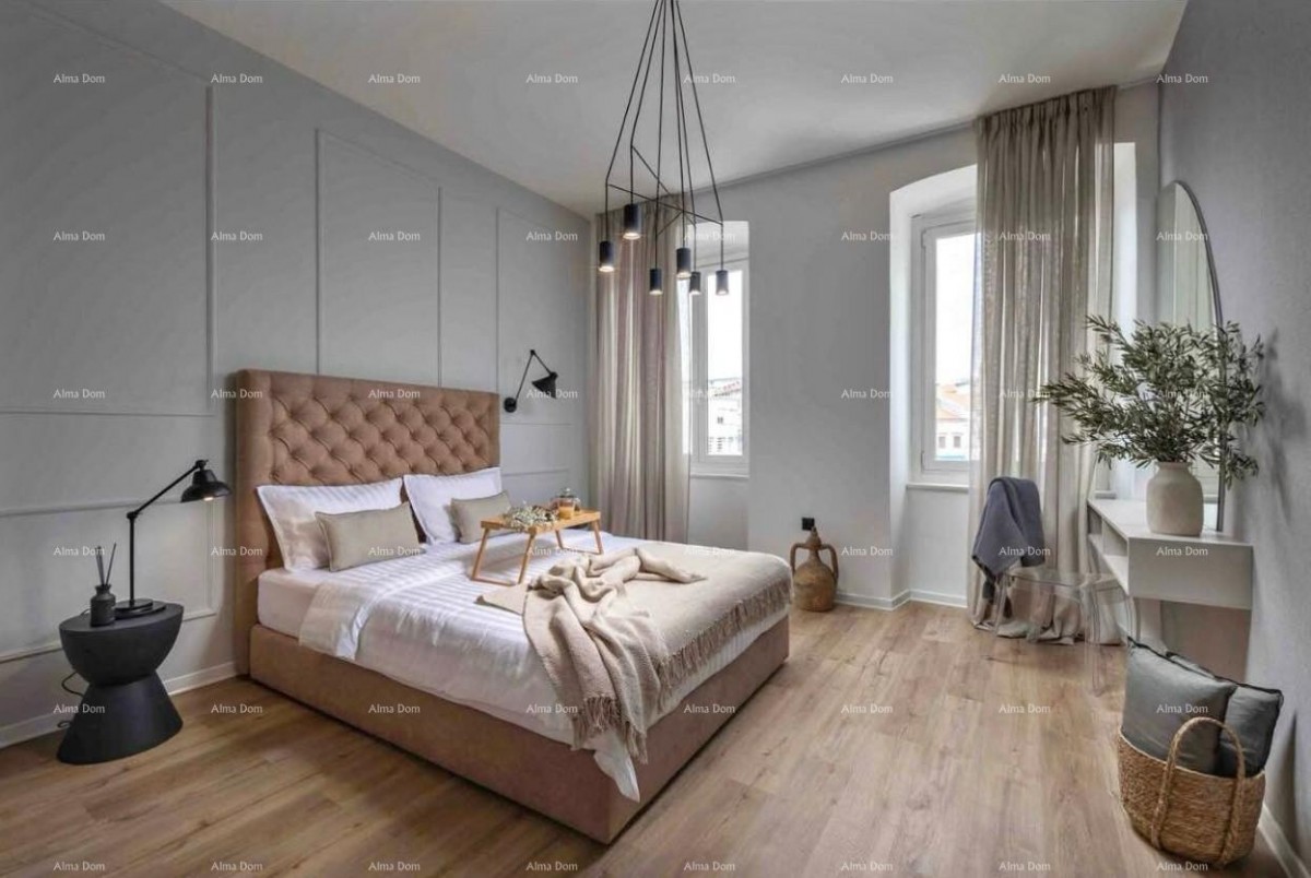 Prodaja - renovirani stan u centru grada, Pula! 2