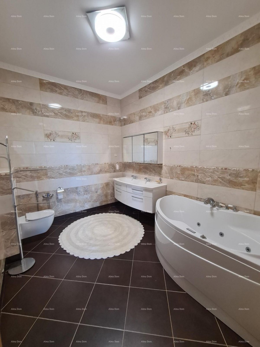 Three-storey apartment with a roof terrace! 100 meters from the sea. 28