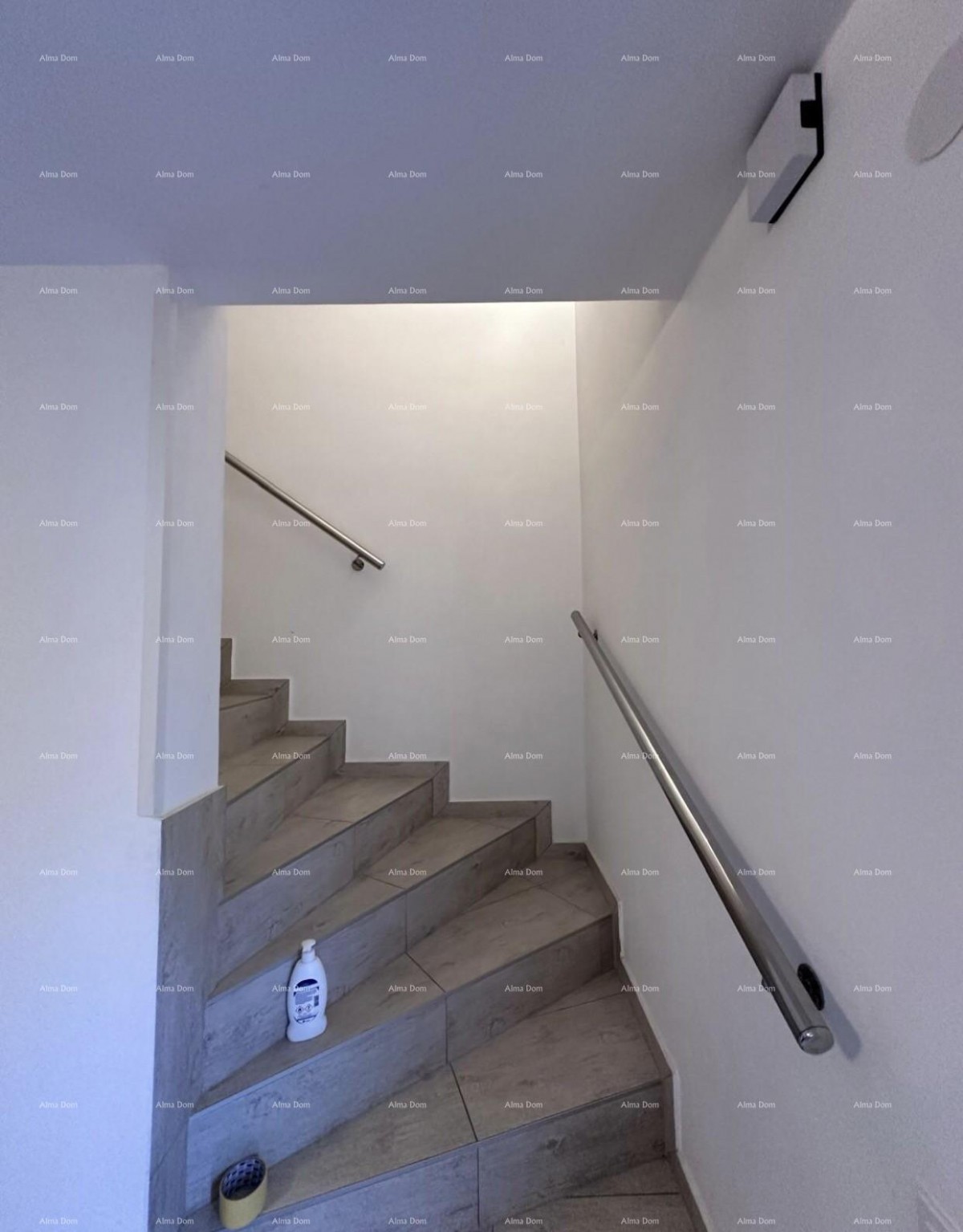 House with permission to build 4 apartments! 19